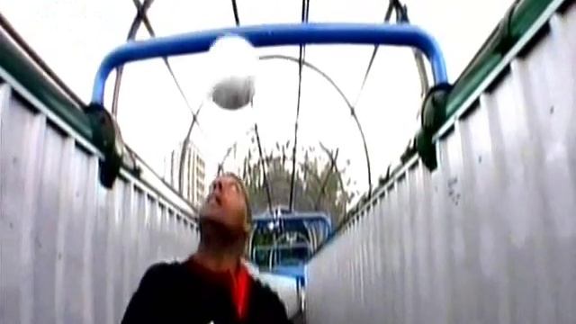Лучшие футбольные финты 10 Best football (soccer) urban freestyle смотреть онлайн