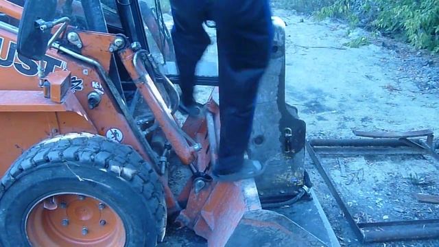 Перевозка минипогрузчика. Съезд и заезд. смотреть онлайн