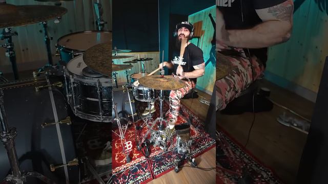 TRAVIS BARKER’S best GROOVE смотреть онлайн