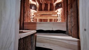 Отделка парилки горбылём с корой.