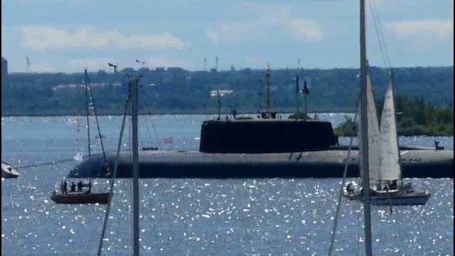 Атомные подводные лодки около Кронштадта перед днем ВМФ смотреть онлайн
