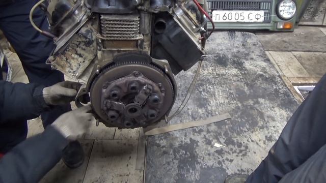 Меняем сцепление на ЛуАЗе смотреть онлайн