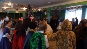 Песня-игра "Вперёд четыре шага, назад четыре шага..."