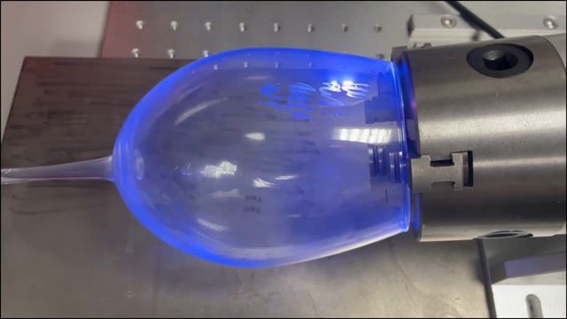 Лазерная гравировка бокала для вина на УФ-маркере / Laser engraving on UV machine смотреть онлайн