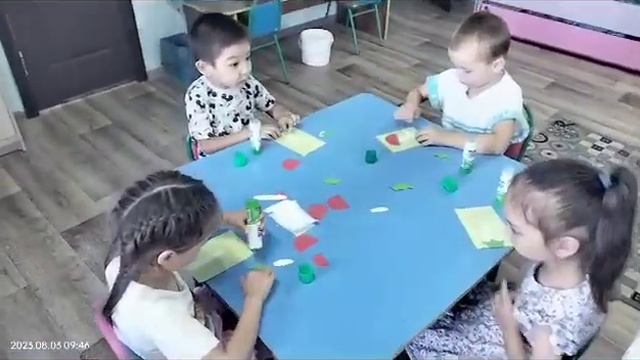 В детском саду клеят грибочки #детскийсад #поделки #грибочки смотреть онлайн