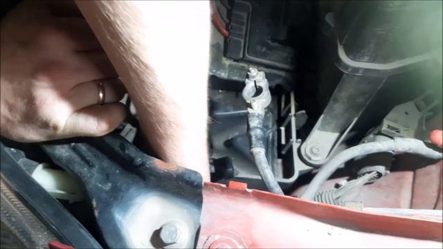 Wymiana żarówek mijania H7 na LED w SKODA Fabia 2FL 2011 смотреть онлайн