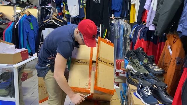 Unboxing SAUCONY и немного нового шмота?? смотреть онлайн