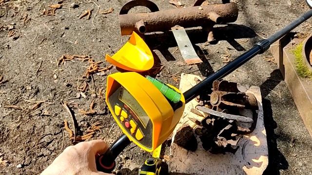 Видеозагадка. Вещи найденные с металлоискателем в лесу смотреть онлайн