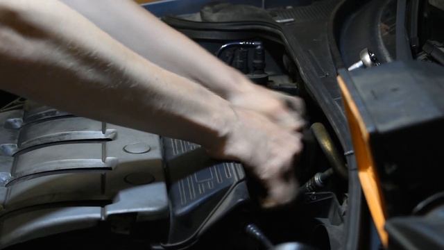 Nettoyer un boitier papillon (Renault) смотреть онлайн