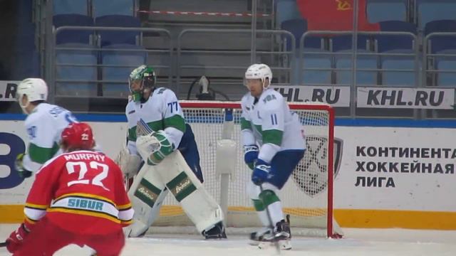 Juha Metsola in action during the KRS@ Salavat hockey game смотреть онлайн