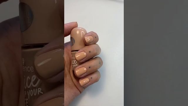 New Essence gel nail polishes 2022 #nails #nailpolish #essence #shortnails смотреть онлайн