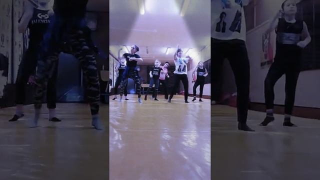 ТАНЦЫ ВО ВЛАДИМИРЕ /"DELTA" DANCING PLAYING WITH FIRE COVER FROM BLACKPINK ???/ 19. 01.2020 смотреть онлайн
