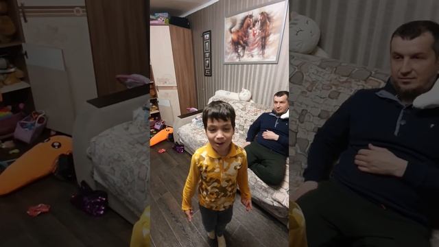 Попугай Какаду Альба испугал ребенка, топ 10 смотреть онлайн