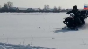 Квадроцикл на гусеницах с лыжами. Катаемся по полю.  ⛄