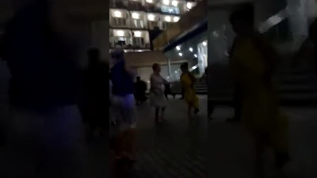 Наши пенсионеры! Ночью танцуют, а днём "помирают"!!! смотреть онлайн