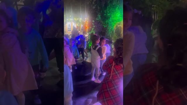 Видеть счастливые глаза детей-это мечта каждого родителя,и BİLƏYƏN как всегда поможет вам в этом!!! смотреть онлайн