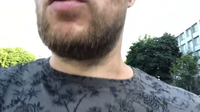 Парень при чужих людях или друзьях делает вид как будто мы просто знакомы, в отношениях три года.. смотреть онлайн