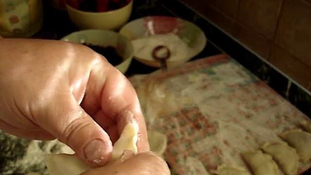 ВАРЕНИКИ ИЗ ЖИМОЛОСТИ И КЛУБНИКИ смотреть онлайн