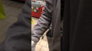 Животное в Пятерочке СПБ 17 линия 2