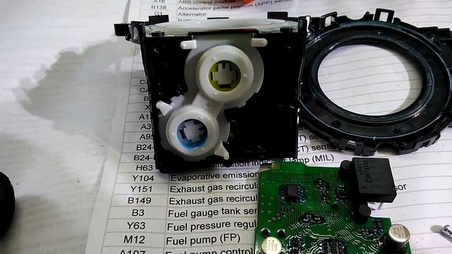 Toyota hi lux 2014. Датчик угла поворота руля ..внутренности смотреть онлайн