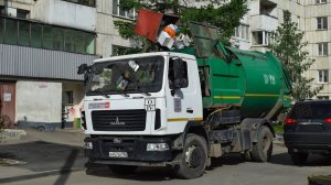 Мусоровоз КО-449-33 на шасси МАЗ-5340C2 (А 457 АН 122). / Garbage truck MAZ-5340C2.