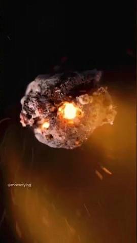 Lighter spark igniting gas. смотреть онлайн