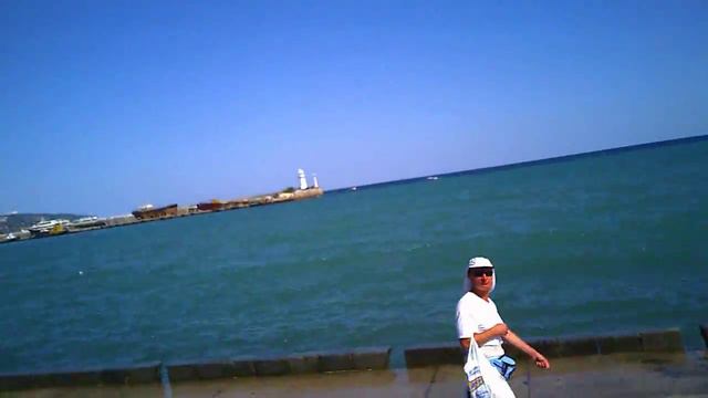 Yalta from birds point of view. HD camera attached to mini quad copter смотреть онлайн