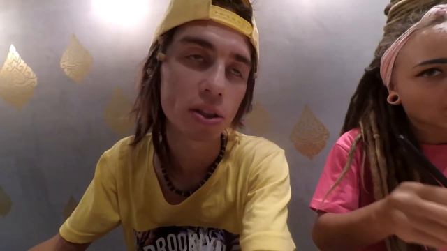 Vlog #22 УКРАЛИ телефон в Китае \ ночевка в дорогом отеле \ играем в кафе. смотреть онлайн
