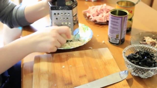 OLALA! | ГОТОВИМ ВМЕСТЕ | рецепт пиццы с курицей, ветчиной и грибами | EH смотреть онлайн