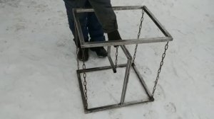 Левитирующий столик на цепях.