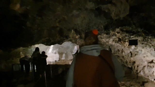 ЧЕДЖУ: лавовая пещера с уличными фонарями, ботанический сад с размножающимися черепахами и ветрище смотреть онлайн