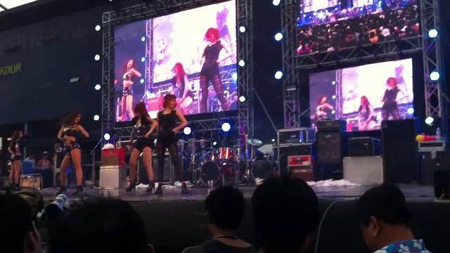 Black Queen Mr.Taxi,Genie,The boys(SNSD) @Buriram смотреть онлайн