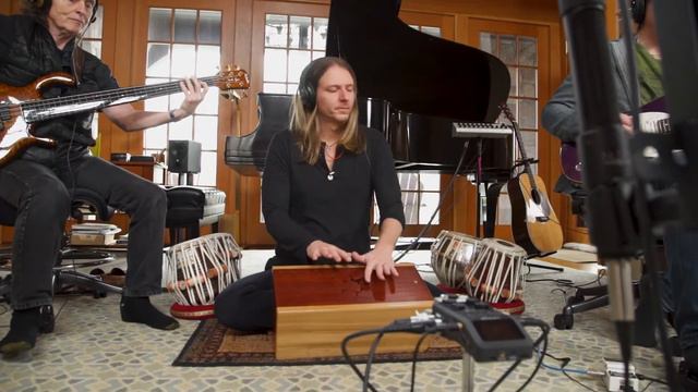 Mark Egan-Arjun Bruggeman-Shane Theriot "Dreaming Spirits" interviews and performance смотреть онлайн