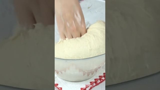 Пироги с изюмом и ванилью