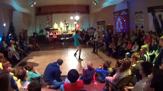 YO!LKA 13.12.2014 (Kostroma, Russia) Русский Дракон vs Арсений BBoysJunior смотреть онлайн