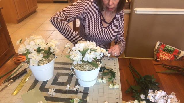 Flower Arrangements for my Daughter’s Senior Table for the Banquet! смотреть онлайн