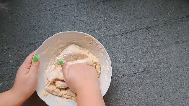 Печенье на СГУЩЕНКЕ невероятно нежное и хрустящее / рождественское детское печенье смотреть онлайн