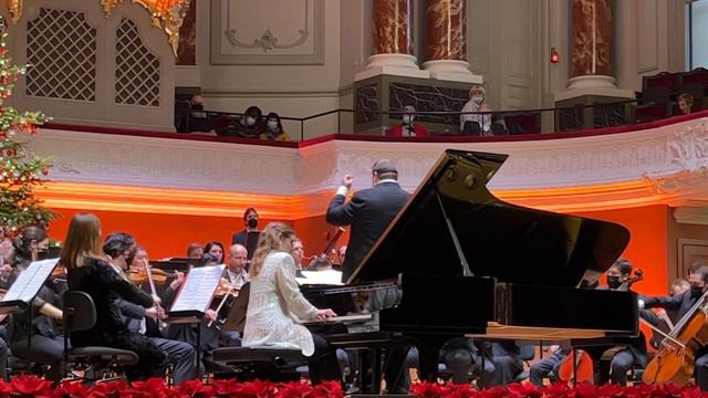 Iryna Krasnovska plays A.Tsfasman “Snowflakes “ Suite for piano and orchestra смотреть онлайн