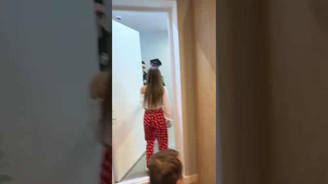 Подарила стрип*рзеров на др подруги! Полное видео на канале 🤣 #МашМилаш #пранк смотреть онлайн