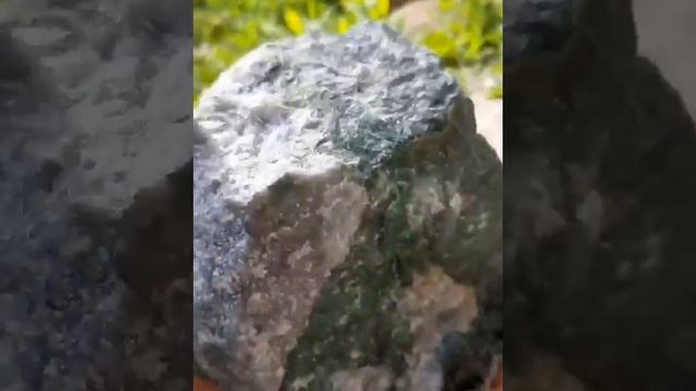 Абстрактная скульптура в стиле Исаму Нагучи из жадеита смотреть онлайн