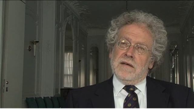 Newton Medal winner (2008): Anton Zeilinger - Part 1 смотреть онлайн