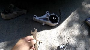 Замена передней подушки двигателя на Opel Zafira