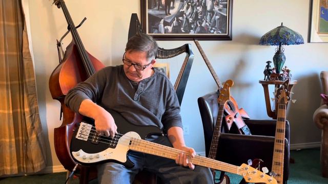 JD with Pinckney Custom Shop demos an American Fender Dimension V HH Deluxe смотреть онлайн