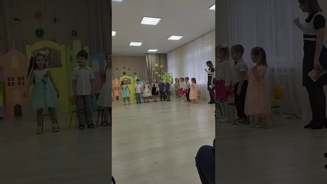 ,,Солнечные зайчики по дорожке скачут" Утренник в детском саду. смотреть онлайн