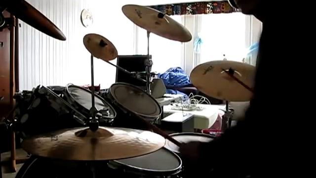 32 songs in 8 minutes - Drum Cover смотреть онлайн