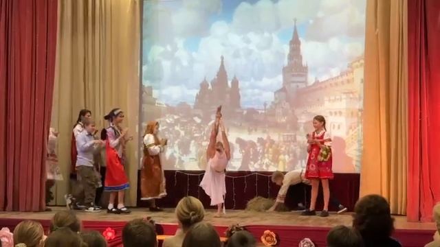 посвящение в ломоносовце 5 д класса танец и сценка Москва 29.11.2023 смотреть онлайн
