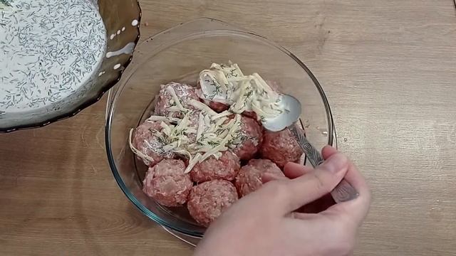 ФРИКАДЕЛЬКИ НА ПРАЗДНИЧНЫЙ СТОЛ. Один рецепт, но два блюда. смотреть онлайн