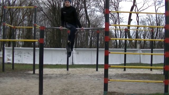 Топ 10 простых элементов на турнике, вместе с обучениями на эти элементы смотреть онлайн