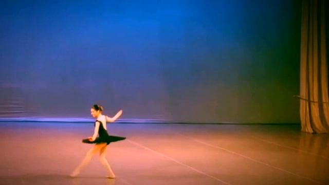 ОДИНОКИЙ ЛЕБЕДЬ || исполняет Гайнутдинова Эмилия || Bolshoi Ballet Academy || 2016 смотреть онлайн