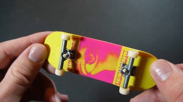 Tech Deck VS Cheap Fingerboard (sesh)